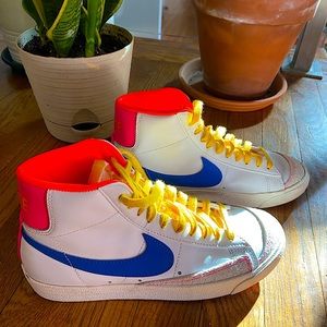 Nike Women’s Blazer Mid 77 High Tops Size 7